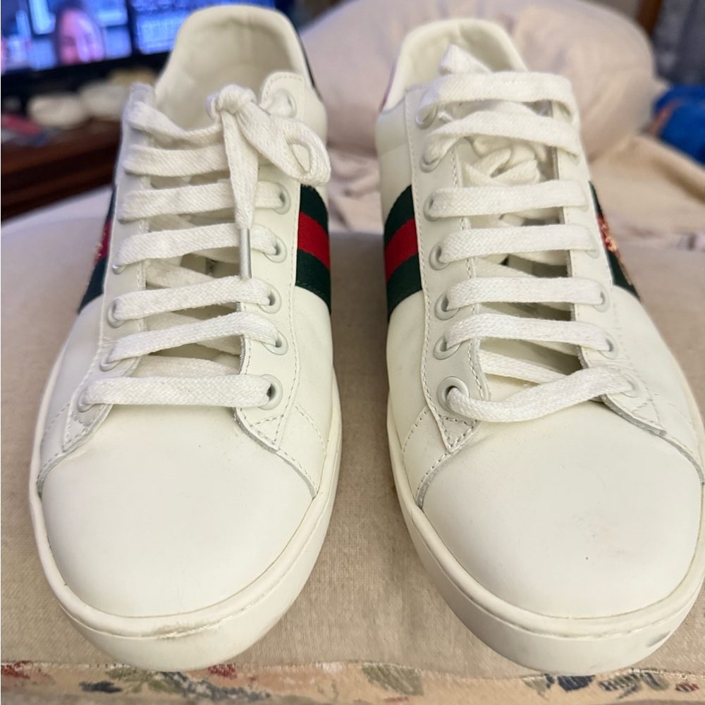 DHgate White Sneakers with Red and Green Stripes size 9 run half size bigger